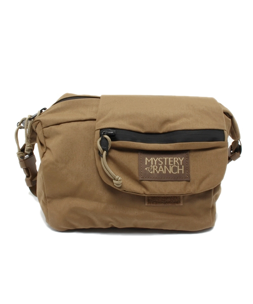 bpr BEAMS(ビーピーアール ビームス )の「MYSTERY RANCH / A5 BAG(ショルダーバッグ・メンズ・ブラック/ブラウン系その他/その他1・ONE SIZE)」の1枚目の写真