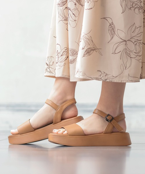 KOBE LETTUCE（コウベレタス）の「プラットフォームサンダル（サンダル・レディース・ブラック/キャメル/アイボリー・LL/L/S/M）」の4枚目の写真