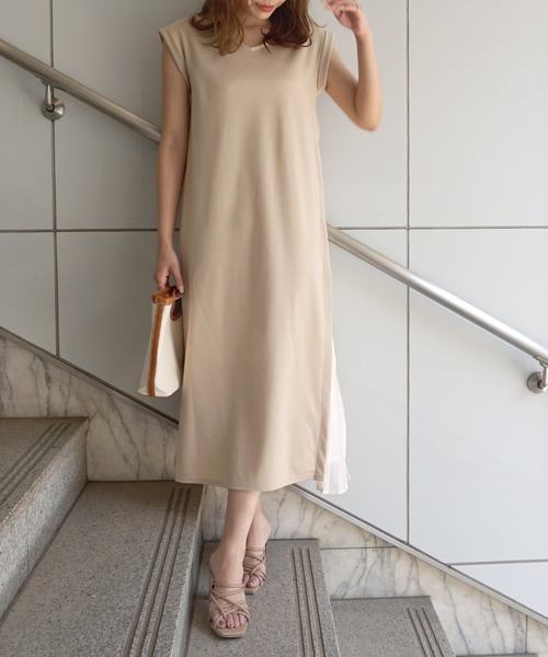 Roomy's（ルーミーズ）の「サイドプリーツ半袖ポンチワンピース（ワンピース・レディース・ベージュ/ブラック・マルチサイズ）」の3枚目の写真