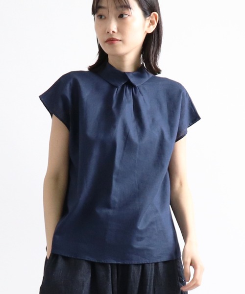 ALCEDO (アルセド)の「【 ALCEDO / アルセド 】 バックボタンリネンブラウス 111001 2 3 BL ALI(シャツ/ブラウス・レディース・ホワイト/アイボリー/ネイビー系・FREE)」の3枚目の写真