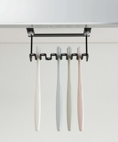 LBC(エルビーシー)の「【WEB限定】tower 戸棚下歯ブラシホルダ−(収納グッズ・レディース・ホワイト/ブラック・FREE)」の5枚目の写真
