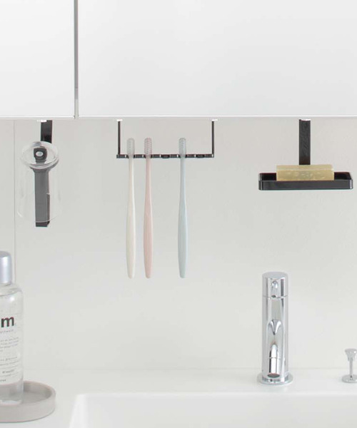 LBC(エルビーシー)の「【WEB限定】tower 戸棚下歯ブラシホルダ−(収納グッズ・レディース・ホワイト/ブラック・FREE)」の11枚目の写真