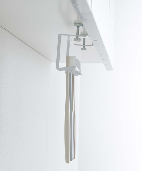 LBC(エルビーシー)の「【WEB限定】tower 戸棚下歯ブラシホルダ−(収納グッズ・レディース・ホワイト/ブラック・FREE)」の3枚目の写真