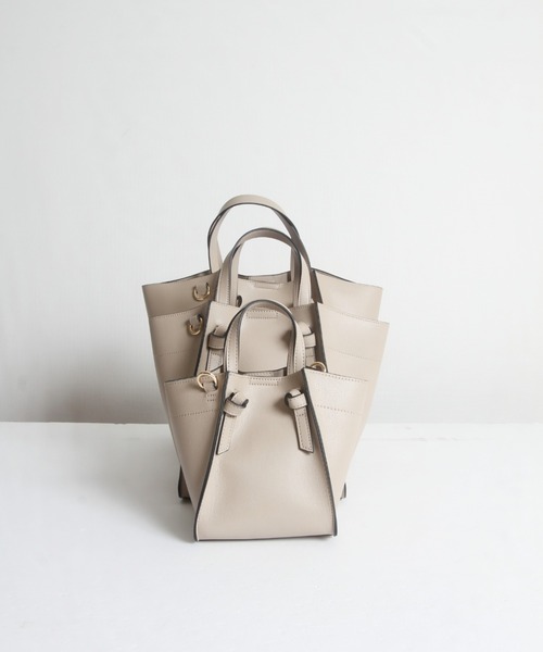 &. NOSTALGIA(アンドドットノスタルジア)の「扇形トートバッグ ラージ(トートバッグ・レディース・キャメル/グレイッシュベージュ/アイボリー/ブルー/ブラック系その他/ブラウン系その他/ベージュ系その他・FREE)」の19枚目の写真