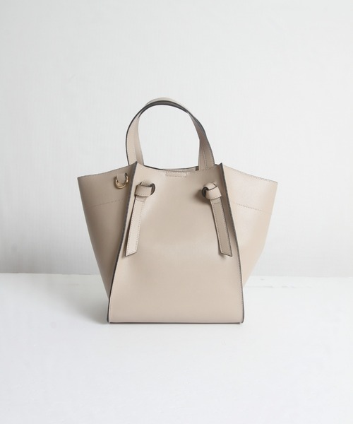 &. NOSTALGIA(アンドドットノスタルジア)の「扇形トートバッグ ラージ(トートバッグ・レディース・キャメル/グレイッシュベージュ/アイボリー/ブルー/ブラック系その他/ブラウン系その他/ベージュ系その他・FREE)」の16枚目の写真