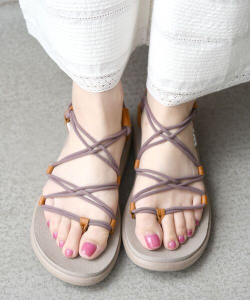 Teva（テバ）の「Teva:VOYA INFINITY（サンダル・レディース・ゴールド/ライトピンク・23/24/25）」の2枚目の写真