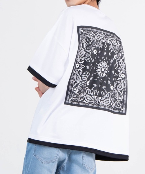 WEGO（ウィゴー）の「WEGO/バンダナプリントレイヤードビックシルエット半袖Tシャツ（Tシャツ/カットソー・メンズ・ホワイト/ブラック/イエロー・MEDIUM/LARGE）」の2枚目の写真