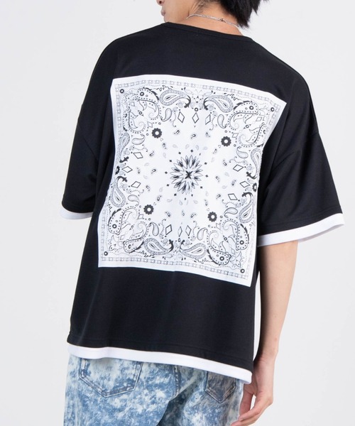 WEGO（ウィゴー）の「WEGO/バンダナプリントレイヤードビックシルエット半袖Tシャツ（Tシャツ/カットソー・メンズ・ホワイト/ブラック/イエロー・MEDIUM/LARGE）」の3枚目の写真