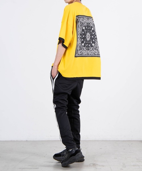 WEGO（ウィゴー）の「WEGO/バンダナプリントレイヤードビックシルエット半袖Tシャツ（Tシャツ/カットソー・メンズ・ホワイト/ブラック/イエロー・MEDIUM/LARGE）」の16枚目の写真