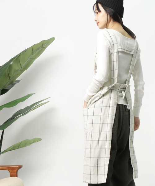 salle de bal（サルデバル）の「switch / スイッチ  ロングエプロン H型 胸当て エプロン Htype  ベンジャミン ジャスミン チェックミン AMG-37-23 FRH（エプロン・レディース・グリーン/アイボリー/ブラック/ライトグレー/ネイビー/ダークグレー/マスタード/ダークブルー/ホワイト系その他/ホワイト・FREE）」の3枚目の写真