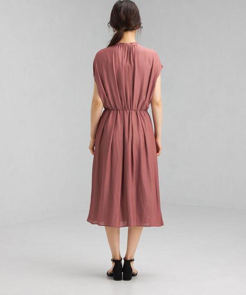 green label relaxing（グリーンレーベルリラクシング）の「スタンド ネック  ウエストゴム フレンチスリーブ ワンピース（ワンピース・レディース・オリーブ/ピンク/ロイヤルブルー・38/36）」の6枚目の写真