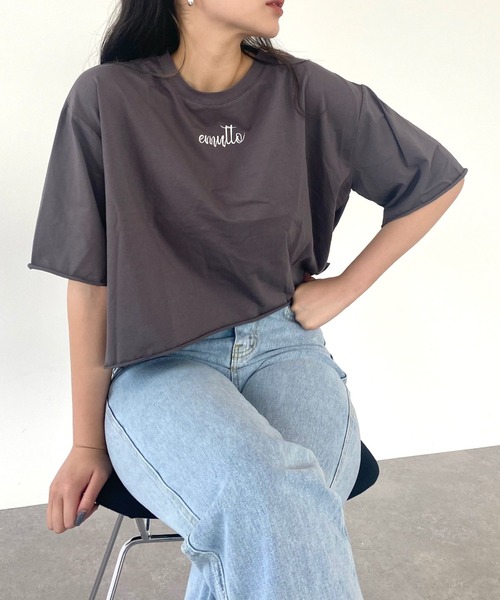 emutto（エミュット）の「【オリジナル】emutto刺繍 クロップT（Tシャツ/カットソー・レディース・ホワイト/ブルー/チャコールグレー・FREE）」の3枚目の写真