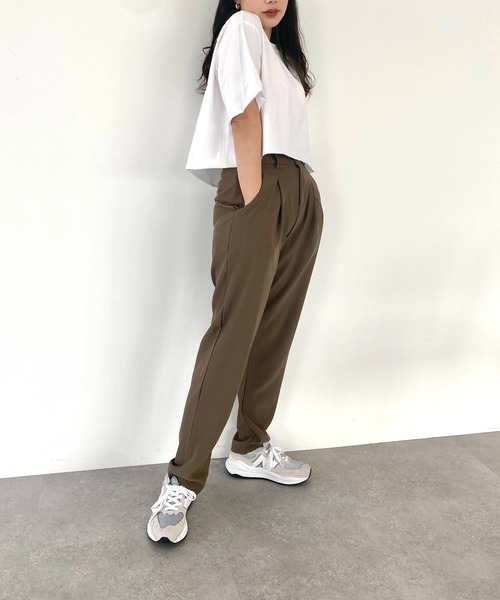 emutto（エミュット）の「【オリジナル】emutto刺繍 クロップT（Tシャツ/カットソー・レディース・ホワイト/ブルー/チャコールグレー・FREE）」の5枚目の写真