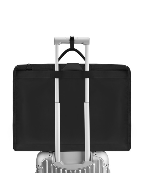RIMOWA(リモワ)の「三つ折りガーメントバッグ(トラベルグッズ・レディース・ブラック・ONE SIZE)」の5枚目の写真