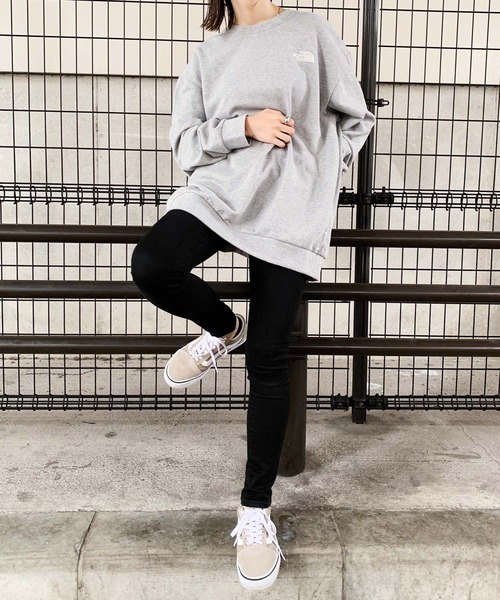 THE NORTH FACE(ザノースフェイス)の「【THE NORTH FACE】( ザ・ノースフェイス)ロゴ入り オーバーサイズ クルーネックスウェット DAILY LOGO SWEATSHIRTS(スウェット・レディース・グレー/ブラック・XL/L/M)」の14枚目の写真