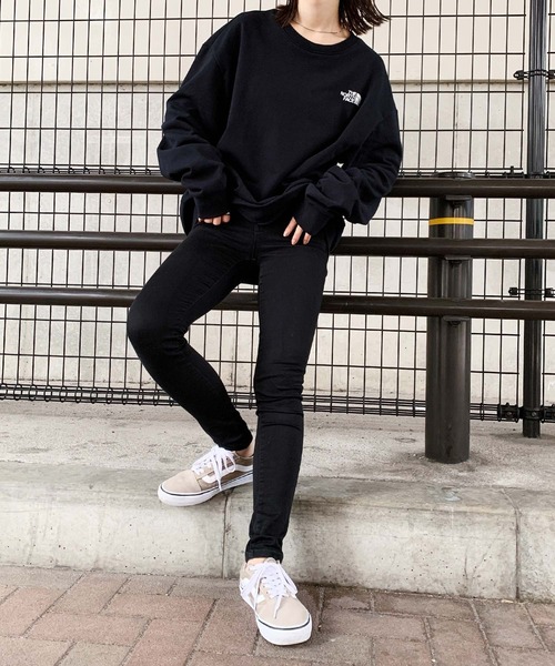 THE NORTH FACE(ザノースフェイス)の「【THE NORTH FACE】( ザ・ノースフェイス)ロゴ入り オーバーサイズ クルーネックスウェット DAILY LOGO SWEATSHIRTS(スウェット・レディース・グレー/ブラック・XL/L/M)」の4枚目の写真