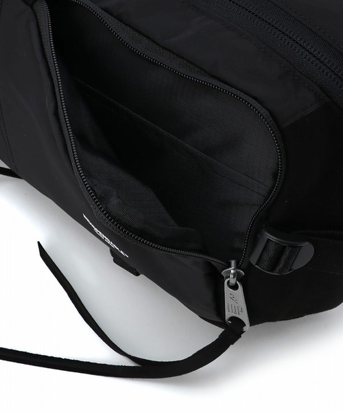 INDISPENSABLE (インディスペンサブル)の「INDISPENSABLE SLING BAG SNUG ECONYL MS(ボディバッグ/ウエストポーチ・メンズ・ブラック・FREE)」の12枚目の写真