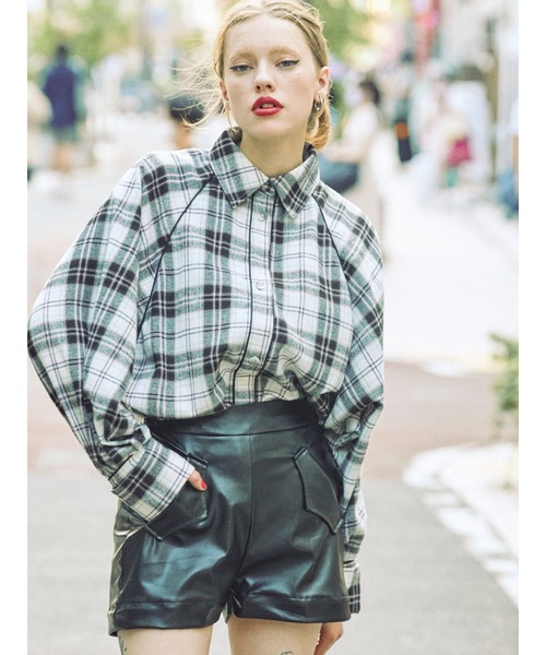 jouetie（ジュエティ）の「パイピングドルマンシャツ（シャツ/ブラウス・レディース・ブラック/レッド/ベージュ・MEDIUM）」の2枚目の写真