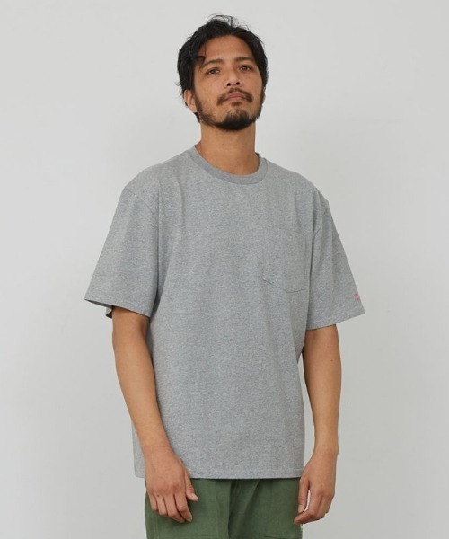 Modern Amusement(モダンアミューズメント)の「ModernAmusement/モダンアミューズメント/POCKET TEE(Tシャツ/カットソー・メンズ・ピンク/グレー/ブラック/グリーン/ブルー・LARGE/MEDIUM/SMALL)」の2枚目の写真
