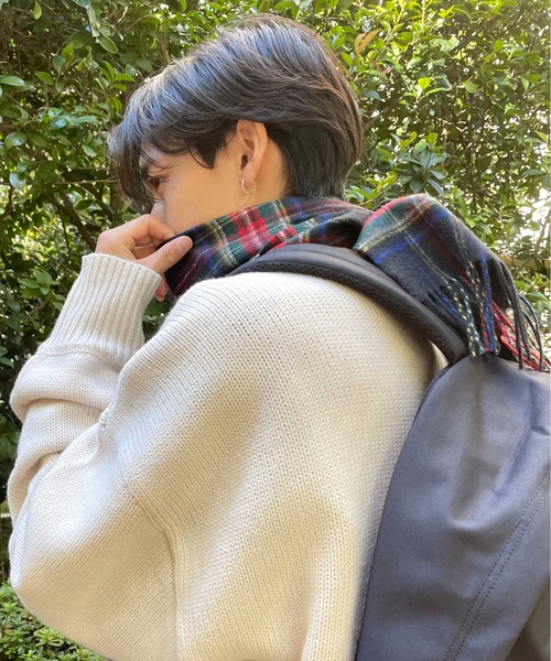 Johnstons of Elgin(ジョンストンズオブエルガン)の「Johnstons/ジョンストンズ ストール 無地 チェック カシミヤ(ストール/ショール・メンズ・ネイビー/グレー/マルチ/ブラック系その他/グレー系その他/グリーン系その他/ブルー系その他/バーガンディー/レッド系その他/チャコール/ブラック系その他2/ブルー系その他2/ブルー系その他3/レッド系その他2/ライトピンク/グレー系その他2/キャメル/ナチュラル/グリーン/カーキ/ピンク/イエロー/オレンジ/レッド/ブラウン・FREE)」の2枚目の写真