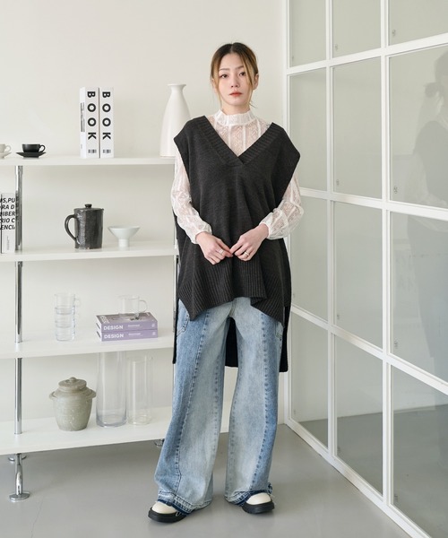 UNE MANSION（ユヌマンション）の「【お洒落に体型カバーまで完璧オールシーズンベストニット】サイドスリットオーバーサイズロングVネックニットベスト（ベスト・レディース・ベージュ/ブラウン/ブラック/ダークグレー・FREE）」の8枚目の写真