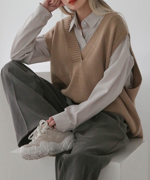 UNE MANSION（ユヌマンション）の「【お洒落に体型カバーまで完璧オールシーズンベストニット】サイドスリットオーバーサイズロングVネックニットベスト（ベスト・レディース・ベージュ/ブラウン/ブラック/ダークグレー・FREE）」の19枚目の写真