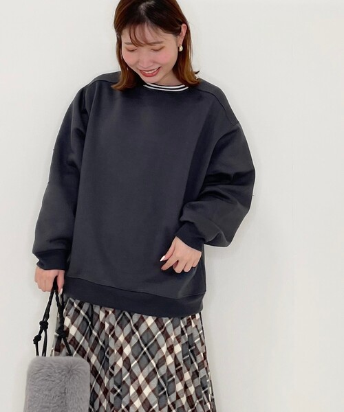 Cutie Blonde(キューティーブロンド)の「◆【S-L】首元ライン裏起毛のスウェット(スウェット・レディース・グレー系その他/ナチュラル/ネイビー・01/02/03)」の4枚目の写真