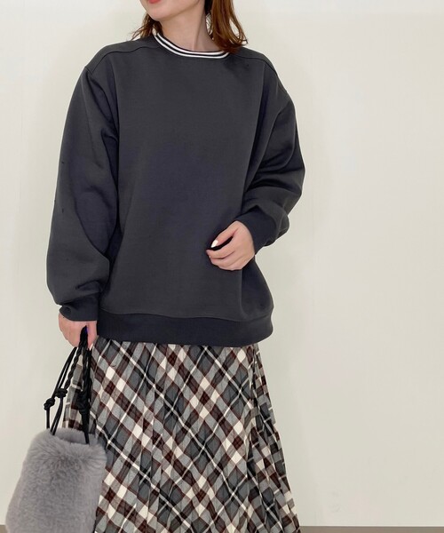 Cutie Blonde(キューティーブロンド)の「◆【S-L】首元ライン裏起毛のスウェット(スウェット・レディース・グレー系その他/ナチュラル/ネイビー・01/02/03)」の19枚目の写真