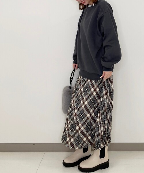 Cutie Blonde(キューティーブロンド)の「◆【S-L】首元ライン裏起毛のスウェット(スウェット・レディース・グレー系その他/ナチュラル/ネイビー・01/02/03)」の17枚目の写真