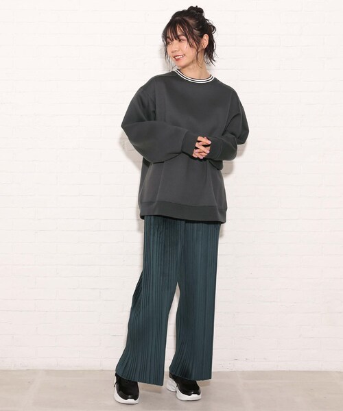 Cutie Blonde(キューティーブロンド)の「◆【S-L】首元ライン裏起毛のスウェット(スウェット・レディース・グレー系その他/ナチュラル/ネイビー・01/02/03)」の10枚目の写真