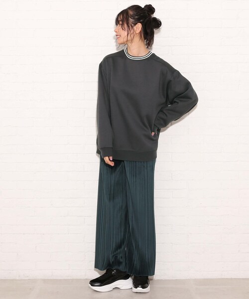 Cutie Blonde(キューティーブロンド)の「◆【S-L】首元ライン裏起毛のスウェット(スウェット・レディース・グレー系その他/ナチュラル/ネイビー・01/02/03)」の21枚目の写真