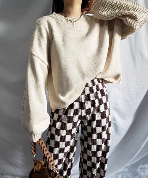 me+em select（ミームセレクト）の「【 5色展開 】編み切替ボリュームスリーブカラーショートニット（ニット/セーター・レディース・ブラック/ベージュ/レッド/グリーン/アイボリー・FREE）」の8枚目の写真