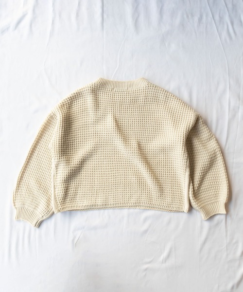 me+em select（ミームセレクト）の「【 5色展開 】編み切替ボリュームスリーブカラーショートニット（ニット/セーター・レディース・ブラック/ベージュ/レッド/グリーン/アイボリー・FREE）」の9枚目の写真