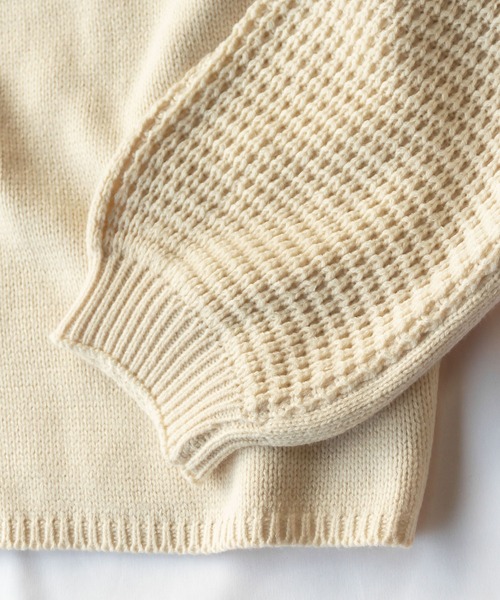 me+em select（ミームセレクト）の「【 5色展開 】編み切替ボリュームスリーブカラーショートニット（ニット/セーター・レディース・ブラック/ベージュ/レッド/グリーン/アイボリー・FREE）」の17枚目の写真