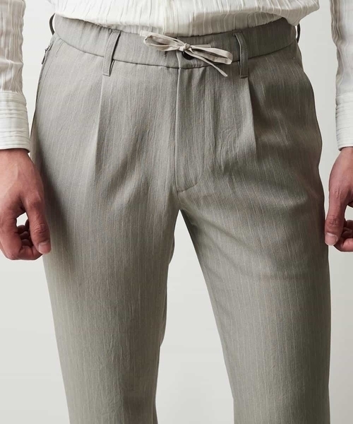 MICHEL KLEIN HOMME (ミッシェルクランオム)の「ストライプスラックスパンツ(スラックス・メンズ・ブラック/ベージュ・MEDIUM/LARGE/X-LARGE)」の8枚目の写真