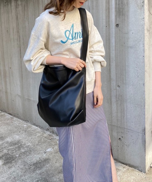 one after another NICE CLAUP(ワンアフターアナザーナイスクラップ)の「ソフトレザーワンショルダーバッグ(トートバッグ・レディース・ブラック/アイボリー・FREE)」の4枚目の写真