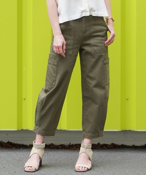 BANANA REPUBLIC FACTORY STORE(バナナリパブリック ファクトリーストア)の「BANANA REPUBLIC FACTORY STORE リラックスカーゴパンツ(カーゴパンツ・レディース・ブラック/ブラウン/オフホワイト/カーキ・0/4/6/00/2)」の4枚目の写真