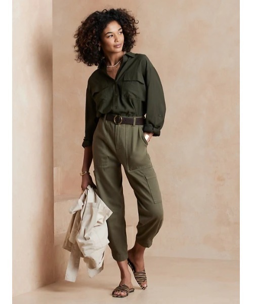 BANANA REPUBLIC FACTORY STORE(バナナリパブリック ファクトリーストア)の「BANANA REPUBLIC FACTORY STORE リラックスカーゴパンツ(カーゴパンツ・レディース・ブラック/ブラウン/オフホワイト/カーキ・0/4/6/00/2)」の5枚目の写真
