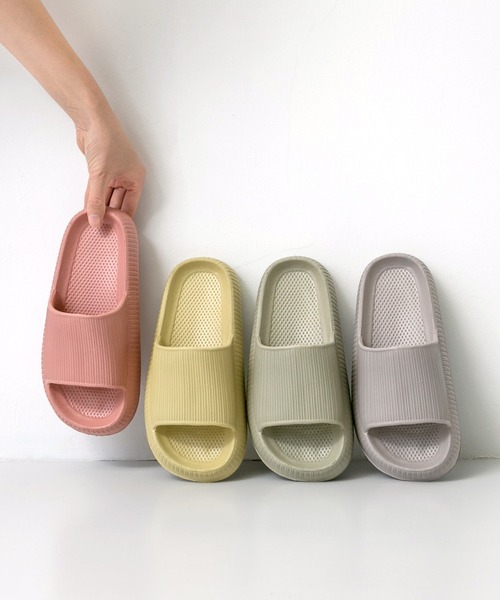 welleg（ウェレッグ）の「EVAシングルバンドサンダル（サンダル・レディース・ブラック/イエロー系/グレイッシュベージュ/カーキ系/ピンク・M/L）」の5枚目の写真