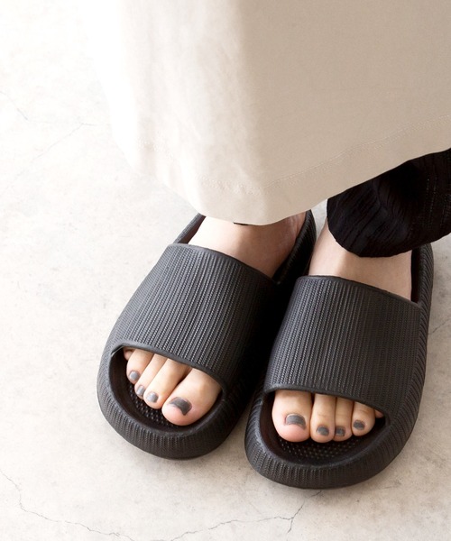 welleg（ウェレッグ）の「EVAシングルバンドサンダル（サンダル・レディース・ブラック/イエロー系/グレイッシュベージュ/カーキ系/ピンク・M/L）」の10枚目の写真