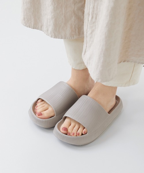 welleg（ウェレッグ）の「EVAシングルバンドサンダル（サンダル・レディース・ブラック/イエロー系/グレイッシュベージュ/カーキ系/ピンク・M/L）」の19枚目の写真