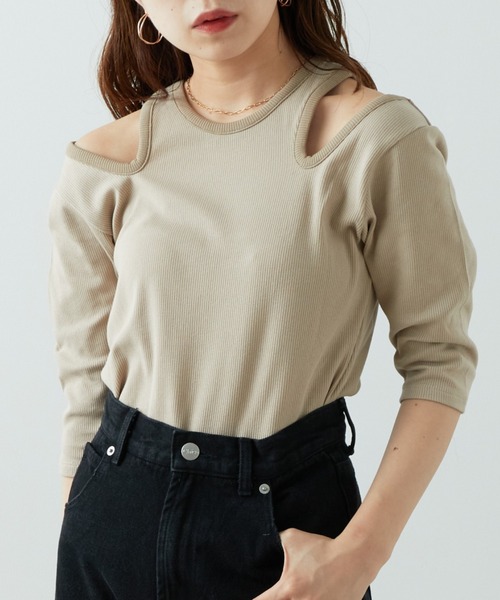 Chico(チコ)の「5分袖カットデザインリブT(Tシャツ/カットソー・レディース・ピンク/ブラック/アイボリー/グレイッシュベージュ・FREE)」の3枚目の写真