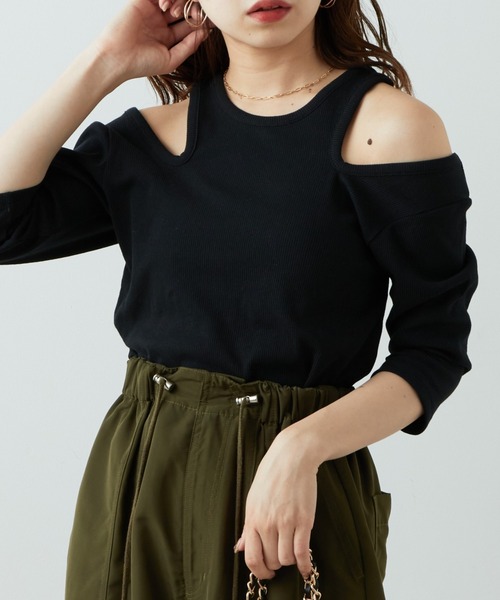 Chico(チコ)の「5分袖カットデザインリブT(Tシャツ/カットソー・レディース・ピンク/ブラック/アイボリー/グレイッシュベージュ・FREE)」の1枚目の写真
