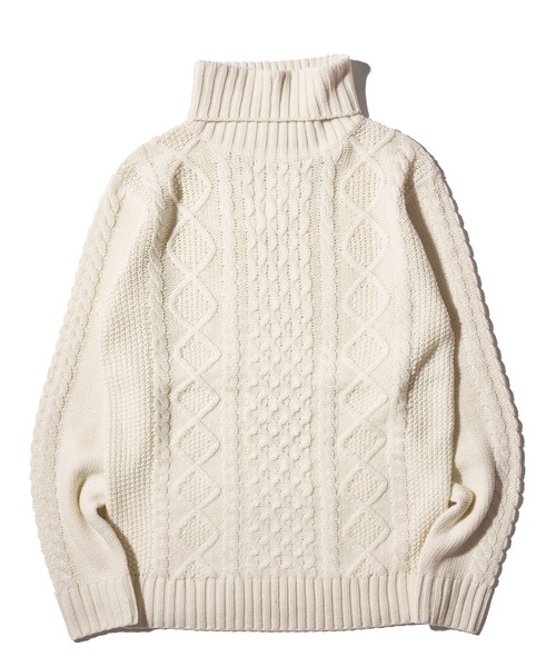 ケーブル編みタートルネックニット