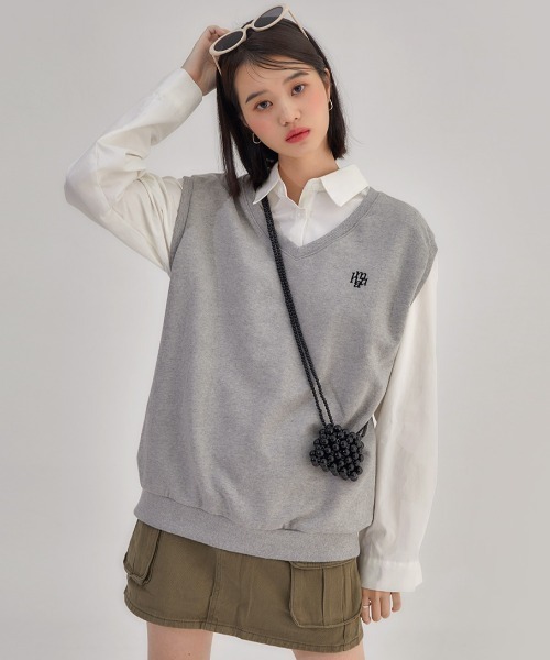 muahmuah(ムーアムーア)の「A'GEM/9 × .kom『muah muah/ムーアムーア』MUAH LOOSE FIT SWEAT VEST/ルーズシルエット スウェット素材ベスト(ベスト・レディース・ブラック/ネイビー/グレー・FREE)」の2枚目の写真