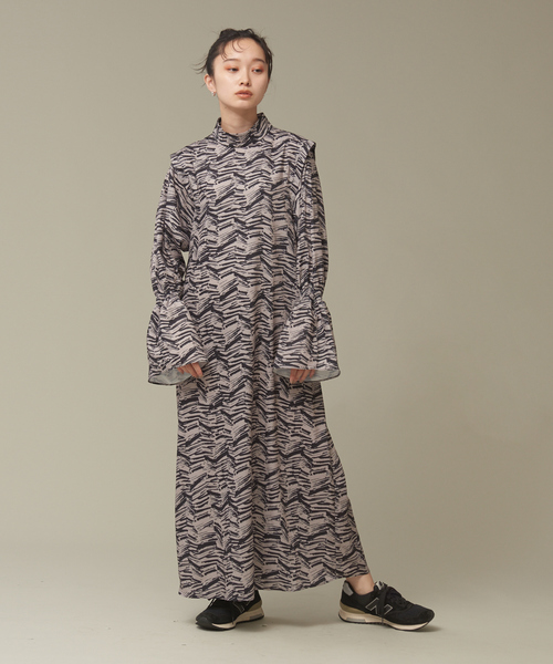 NOMINE(ノミネ)の「オリジナルプリントギャザースリーブマキシワンピース(ワンピース・レディース・ブラウン/グリーン/グレイッシュベージュ・フリー)」の19枚目の写真