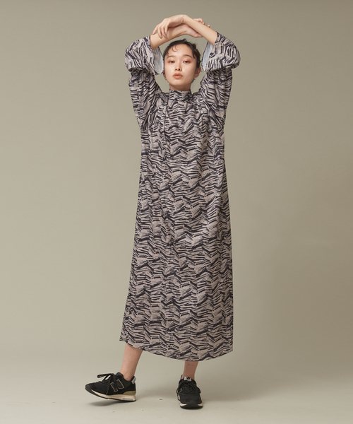 NOMINE(ノミネ)の「オリジナルプリントギャザースリーブマキシワンピース(ワンピース・レディース・ブラウン/グリーン/グレイッシュベージュ・フリー)」の20枚目の写真