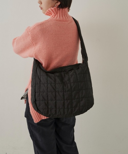 Aunt Marie's（アントマリーズ）の「オーバーサイズキルティングナイロンショルダー / 超軽量 / A4収納可能（ショルダーバッグ・レディース・ベージュ/ブラック/ブラウン/アイボリー・FREE）」の11枚目の写真