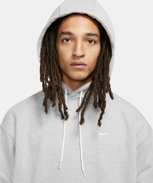NIKE(ナイキ)の「NIKE SWOOSH HOODIE / ナイキ スウォッシュ プルオーバー フーディ 【SP】(パーカー・メンズ・グレー・M/L/XL/XXL/S)」の3枚目の写真