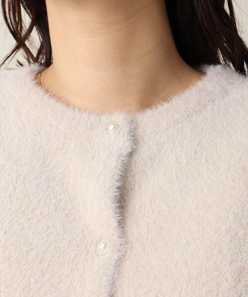 ITS'DEMO（イッツデモ）の「【パール調ボタン/丈短め/柔らかタッチ】ラメフェザーヤーンクルーカーデ（カーディガン/ボレロ・レディース・ベージュ/サックスブルー/オフホワイト・00）」の7枚目の写真
